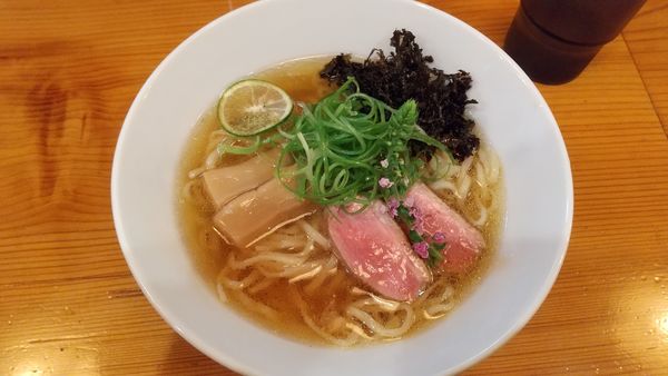 「伊吹いりこの冷やしラーメン（期間限定）900円」@麺堂にしき 新宿歌舞伎町店の写真