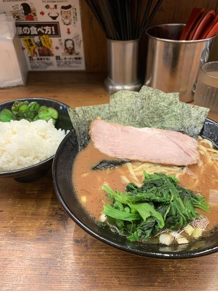 「ラーメン 並 カタメ ライス」@横浜家系らーめん 武道家 吉祥寺店の写真