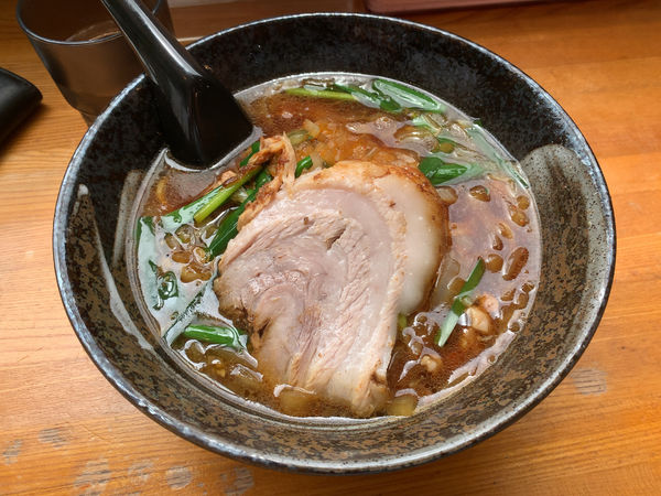 「にんにく醤油ラーメン」@麺処 らふてるの写真