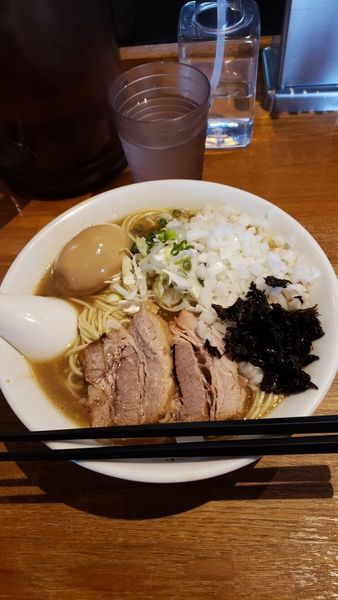 「煮干しそば(中盛り)味玉&玉ねぎ」@中村屋総本山の写真