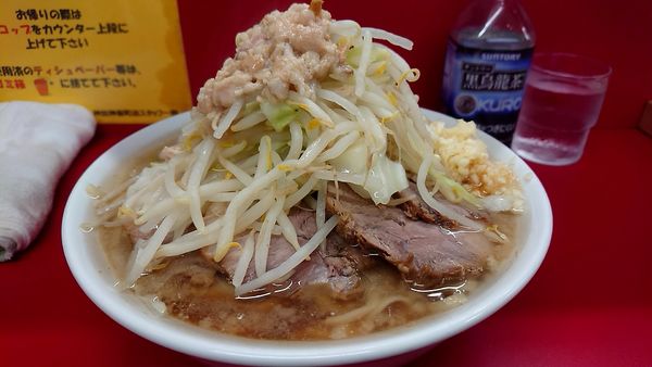 「小豚（850円）麺少なめニンニクアブラ」@ラーメン二郎 神田神保町店の写真