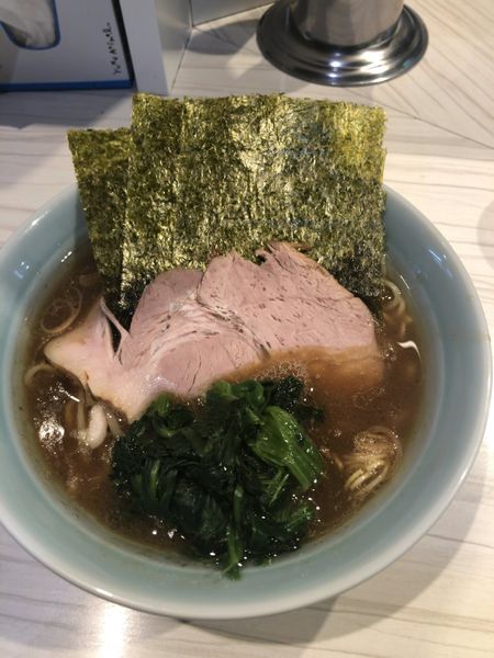 「ラーメン　680円 　味薄め　油多め」@横浜家系らーめん 武虎家 綱島店の写真