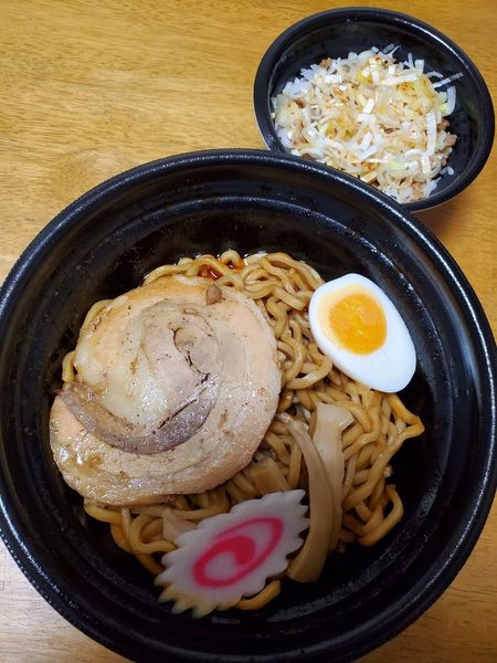 「レ極め油そば　レッド+まぶし飯辛ネギ」@山勝角ふじ 二十世紀が丘店の写真