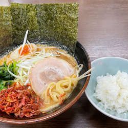 【期間限定】家系海老ラーメン880円、半ライス50円