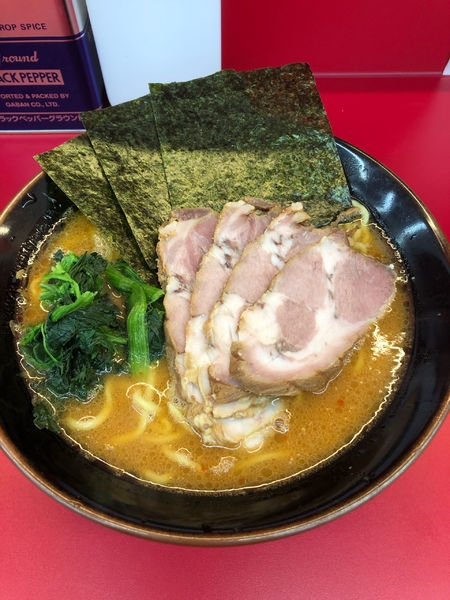 「家系味噌　中盛り850円　チャーシュー200円」@横浜ラーメン 相馬家の写真