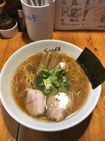 「醤油ラーメン　850円」@ShiNaChiKu亭の写真