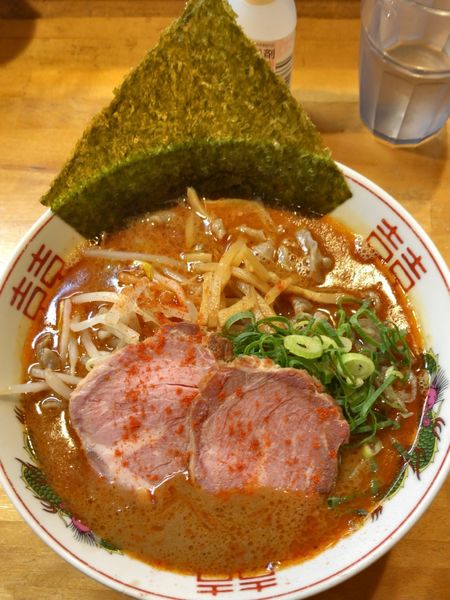 「辛いラーメン　880円」@なるめんの写真