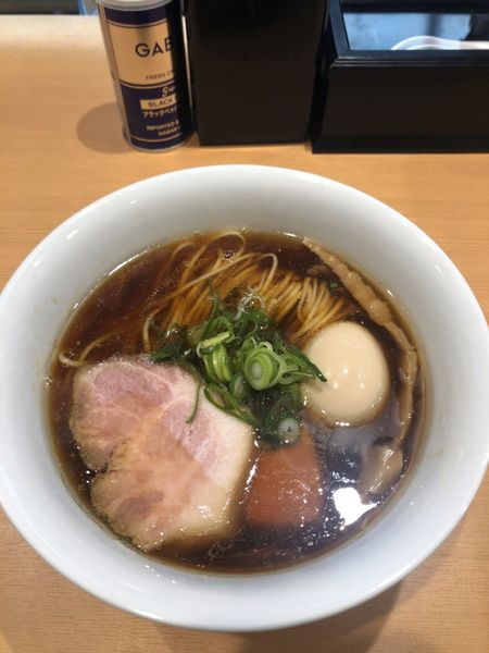 「味玉醤油らぁ麺　1000円」@らぁ麺 すぎ本の写真