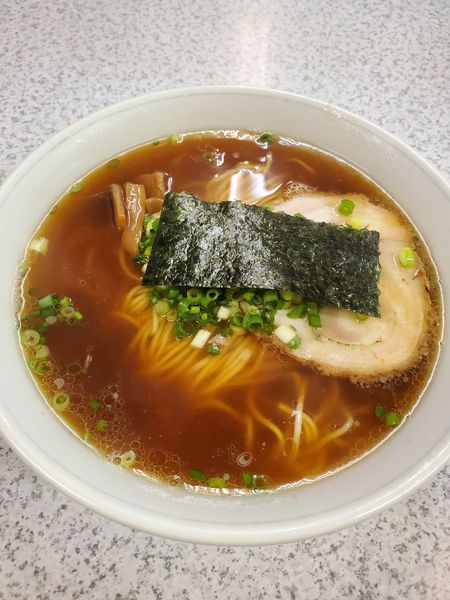 「ラーメン（正油）」@自家製麺 らーめん くぼ田の写真