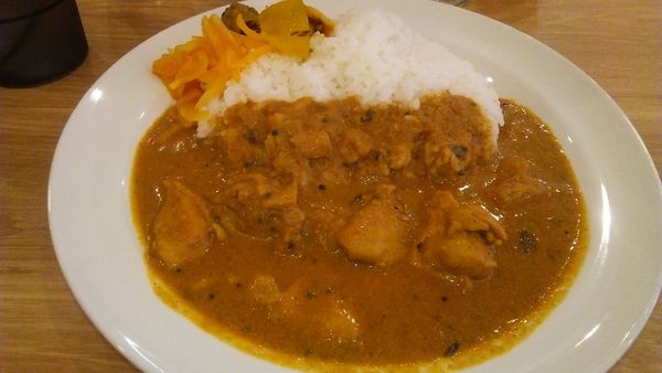 「チキンカレー ライス少なめ 650円」@モチヅキカレーの写真