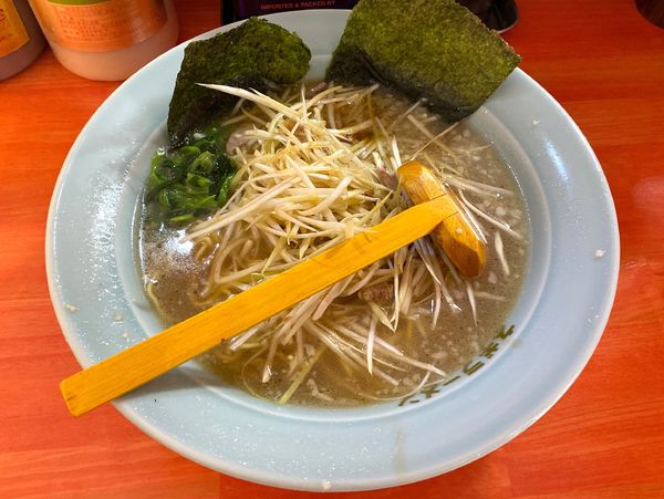 「ネギラーメン ７５０円 ※麺硬め・アブラ多め」@ラーメンショップ椿 春日部南桜井店の写真