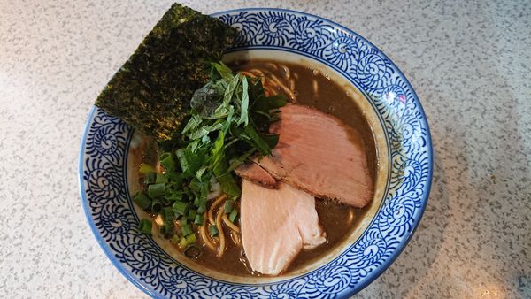 「濃厚煮干しラーメン　９００円」@破壊的イノベーションの写真
