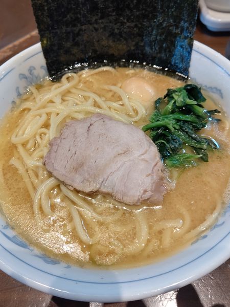 「ラーメン+味玉」@横浜家系ラーメン 中島家の写真