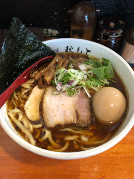 「醤油ラーメン　味玉」@麺処 秋もとの写真