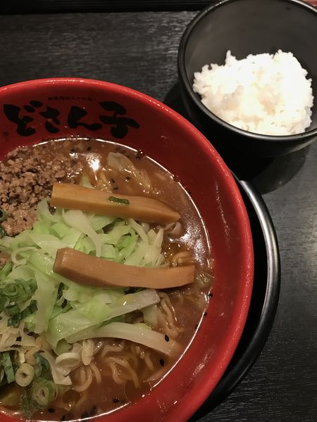 「冷やし赤練、サービスライス」@どさん子ラーメン 大手町店の写真