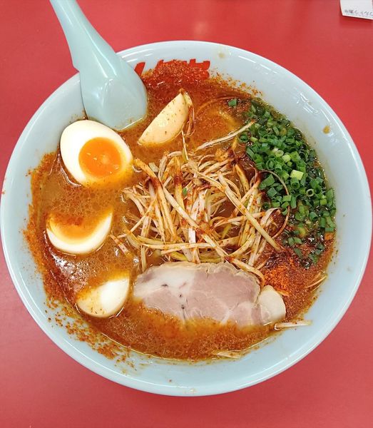 「ウルトラ激辛ラーメン 920円＋味玉サービス」@ラーメン山岡家 愛知刈谷店の写真