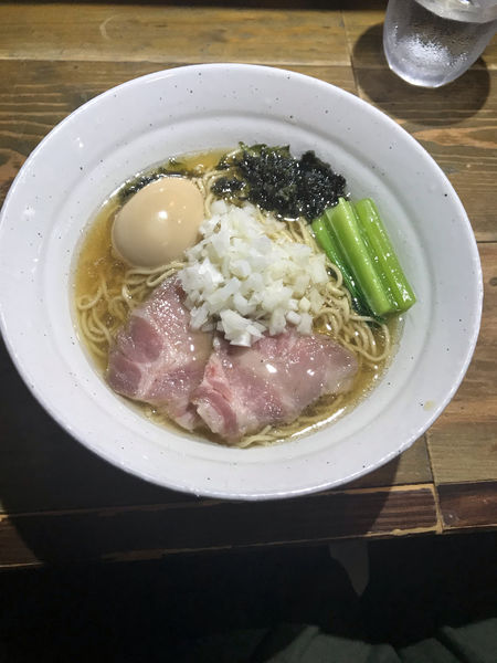 「煮干しラーメン 820円、味玉 120円」@ラーメン屋ジョンの写真