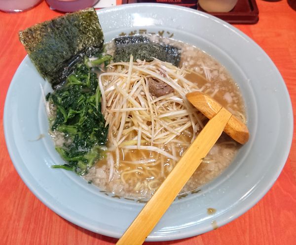 「ネギラーメン＋ほうれん草」@ラーメンショップ椿 春日部南桜井店の写真