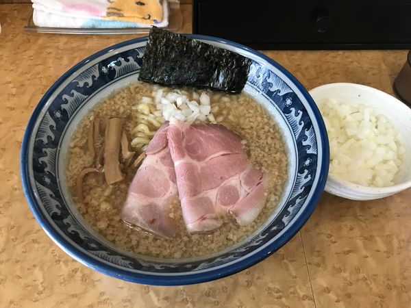「燕三条背油煮干そば 850円 ＋ クーポン玉ねぎ」@中華そば 児ノ木の写真