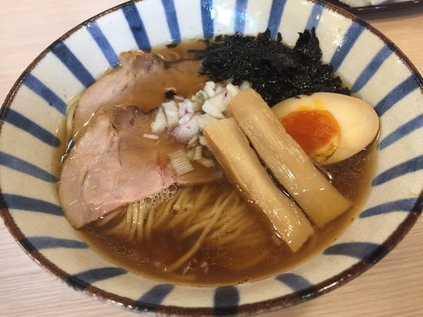 「醤油らーめん【880円】」@煮干しらーめん 田中にぼるの写真