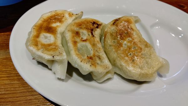 「餃子3個 300円」@佐野らーめん 麺屋 翔稀の写真