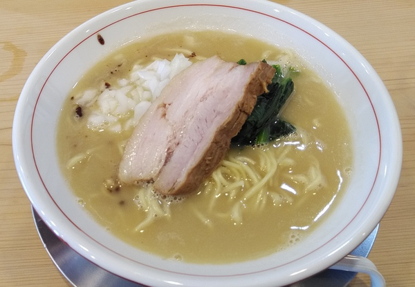 「【限定】鶏白湯～マー油掛け～ ￥900」@中華そば すばる食堂の写真