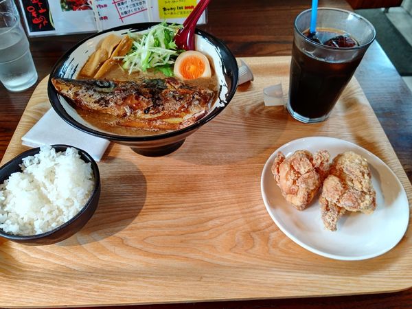 「ばねこってり黒海(150g)1300円＋唐揚げセット250円」@アパッチ ノース店の写真