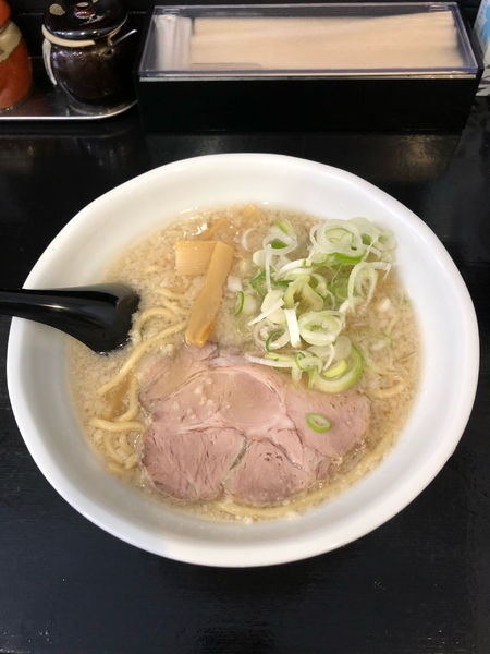 「ラーメン(太麺)」@頂美豚骨 かたおかの写真