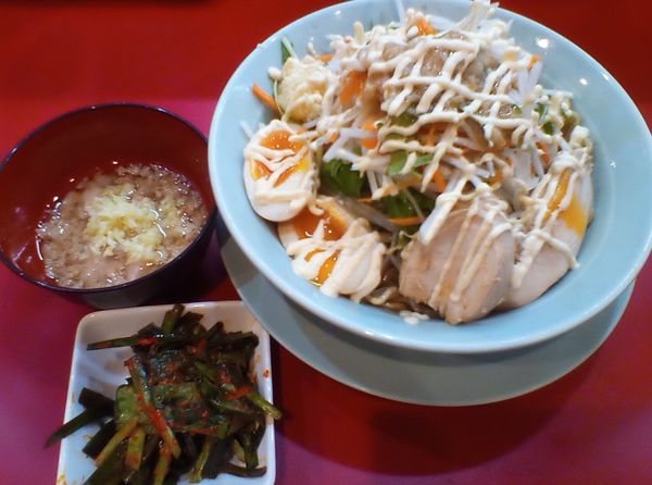 「[限定]　野菜たっぷり冷やし中華　+　あぶら生姜　+　辛ニラ」@自家製麺 酉の写真