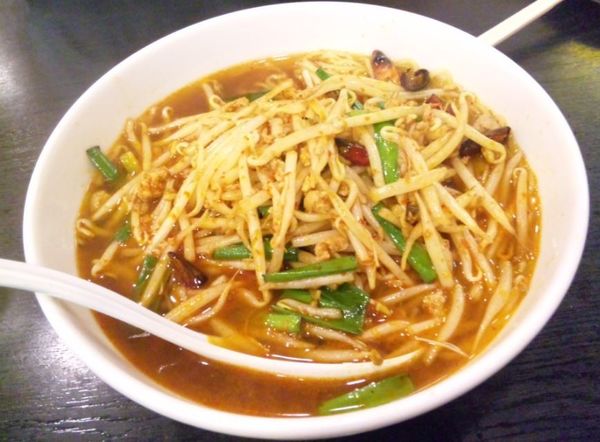 「上海風ピリ辛ラーメン」@中華の台所 香港屋 小平店の写真