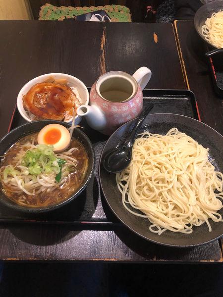 「ランチ　炒め野菜つけ麺とチビチャーシュー丼　950円」@麺や紅丸 本店の写真