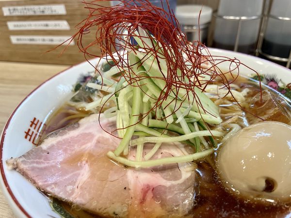 「冷しラーメン ＋ 味玉」@くじら食堂bazar 三鷹店の写真