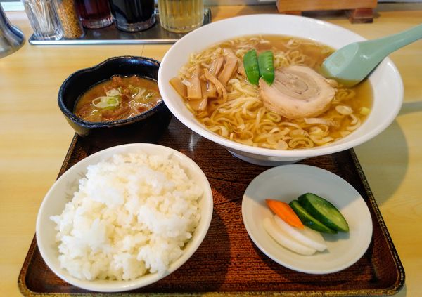 「Aセット(醤油ラーメン・もつ煮・ライス) 850円」@めん一の写真