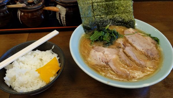 「ラーメン並（固め・濃め）+チャーシュー+小ライス」@寿々㐂家の写真