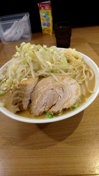「ラーメン豚入り1050円特盛150円」@ちばから 蒲田店の写真