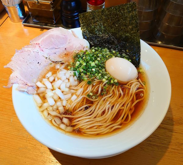 「旨味だし淡麗 中華そば 煮玉子入り」@麺屋 まほろ芭の写真