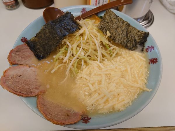 「ネギとろラーメン 正油 900円」@壱発ラーメン 福生店の写真