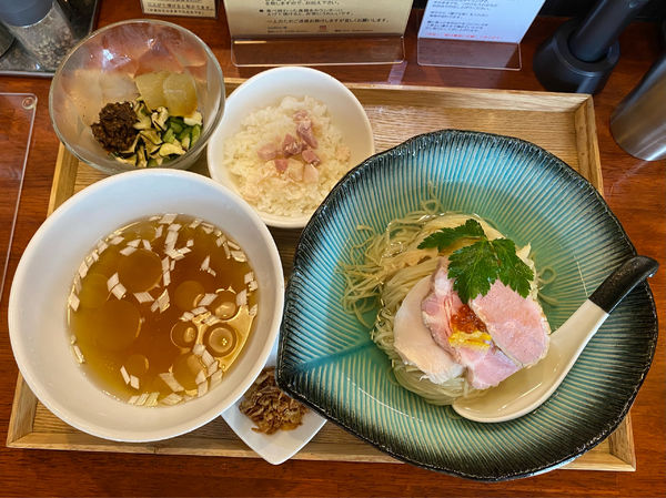 「夏季限定・冷製だし つけそば¥950&味変とごはん¥250」@麺処しろくろの写真