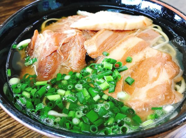 「三枚肉そば（大） ６００円」@玉家jr 名護店の写真