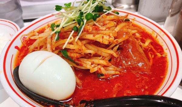 「北極の火山＋ゆで玉子＋半ライス １１７０円」@蒙古タンメン 中本 錦糸町店の写真