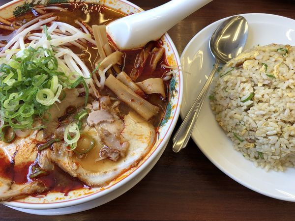 「辛味噌ラーメン焼きめし定食大盛」@ラーメン魁力屋 宮前店の写真