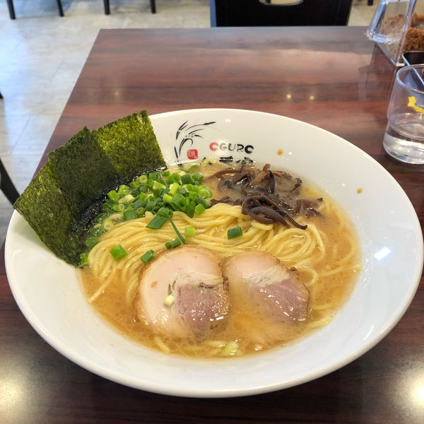 「豚骨ラーメン（太麺）」@麺や 小黒家の写真