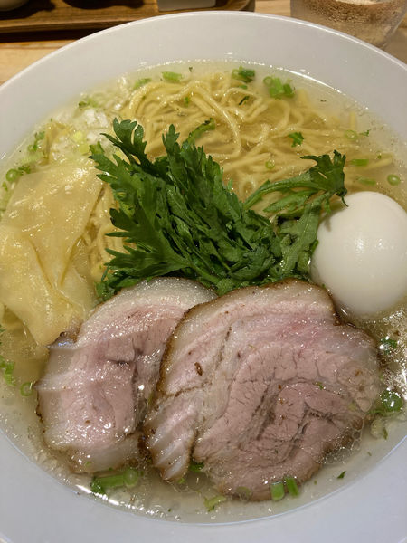 「塩ラーメン味玉」@横濱元町 本丸亭 横浜店の写真