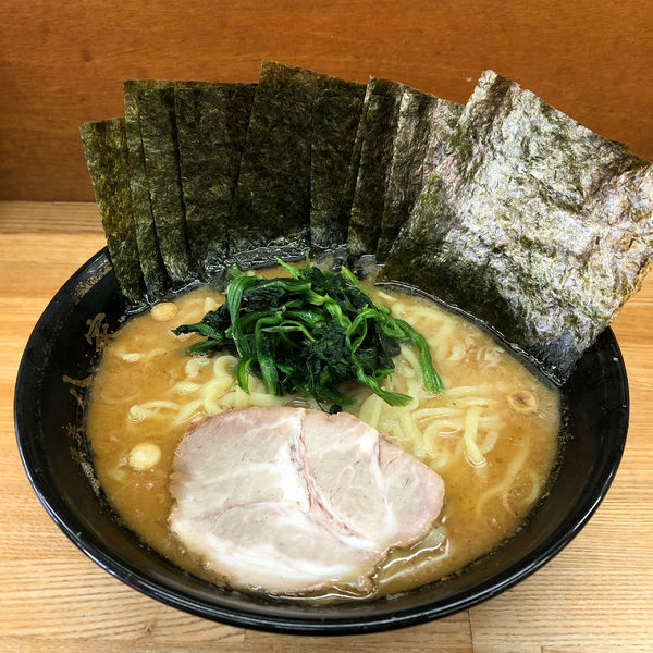 「ラーメン中盛り、海苔増し」@八家本陣の写真