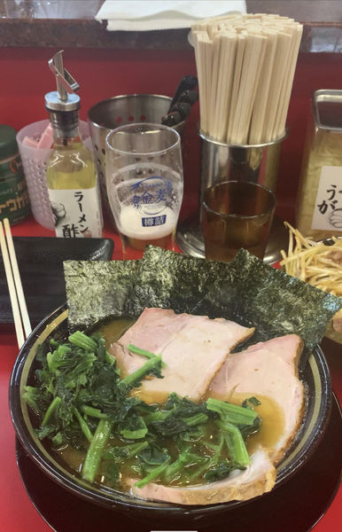 「チャーシュー3枚青菜＋金麦」@IEKEI_TOKYO 王道家直系の写真