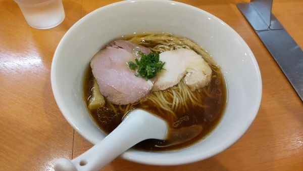 「醤油らぁ麺」@らぁ麺 はやし田 池袋店の写真