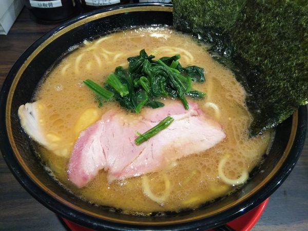 「ラーメン　並盛　※麺：硬め」@ラーメン 岬家の写真