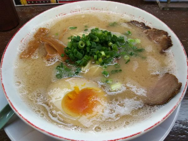 「だるまらーめん　：細麺（博多麺）　※カタ」@だるま大使 本店の写真