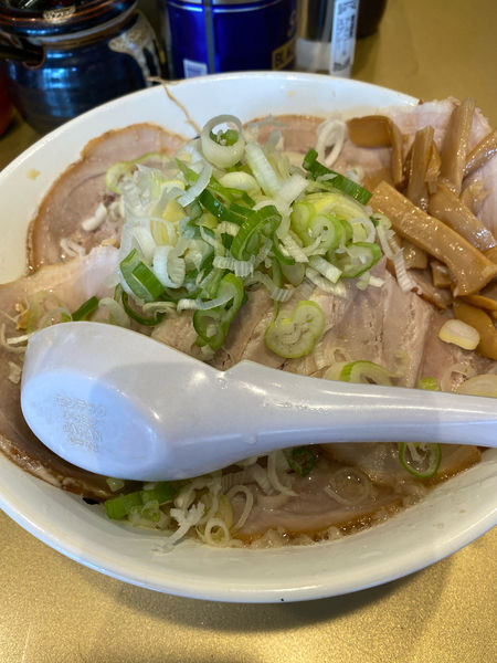 「しょうゆちゃーしゅーめん➕麺固め」@超ごってり麺 ごっつ 亀戸本店の写真