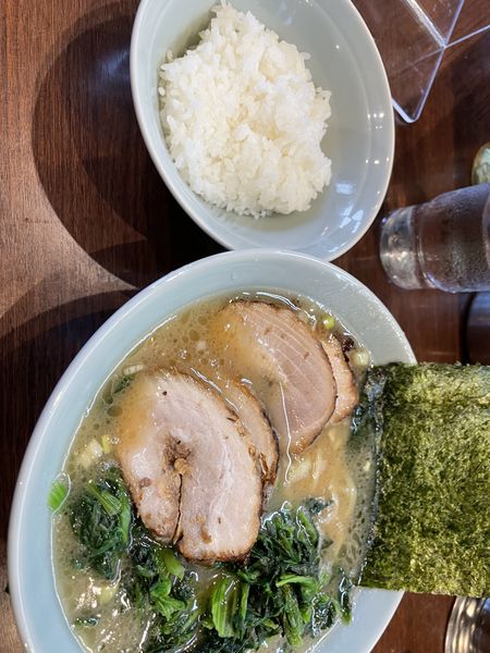 「チャーシュー麺、ほうれん草、半ライス」@金八家の写真